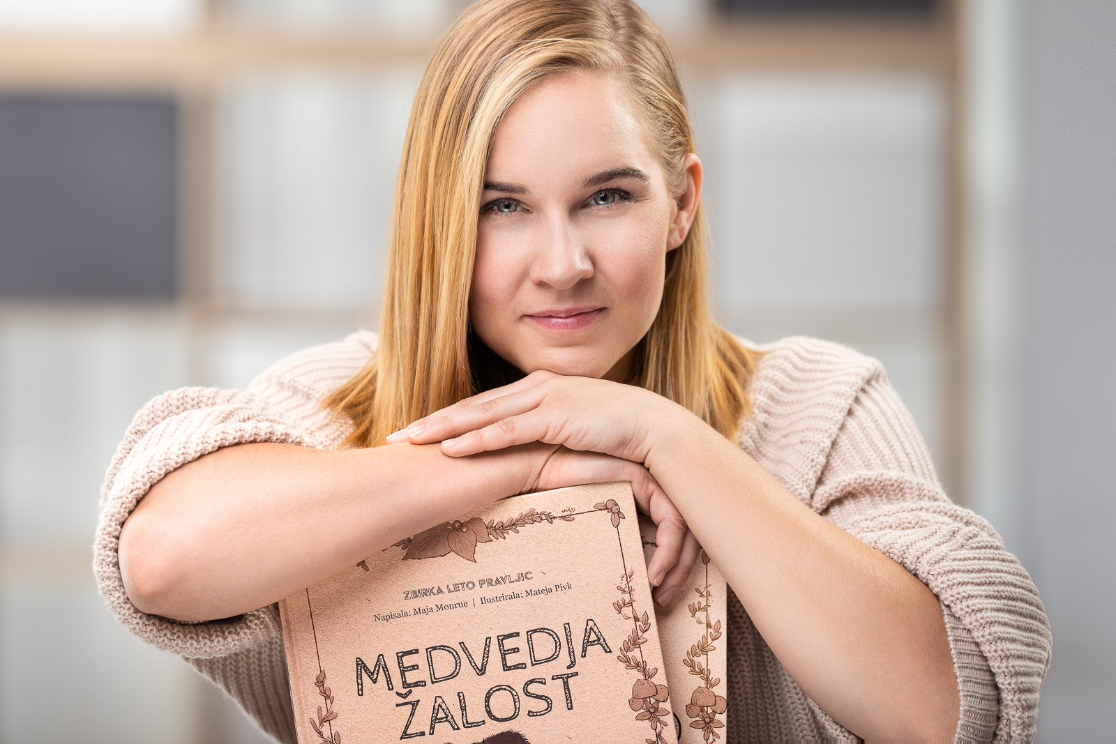 Poslovni portret Maja Monrue